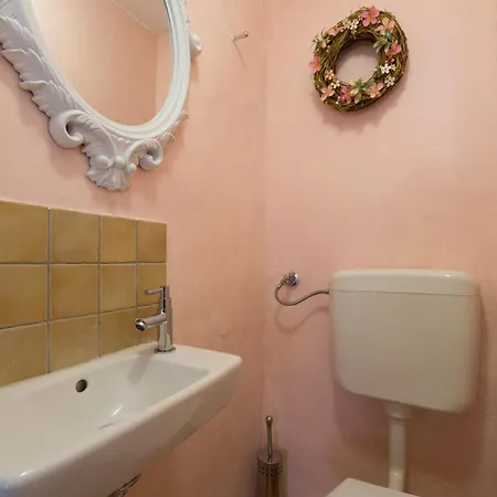 Bianco&rosa דירה