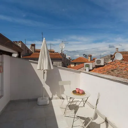 Bianco&rosa Apartment