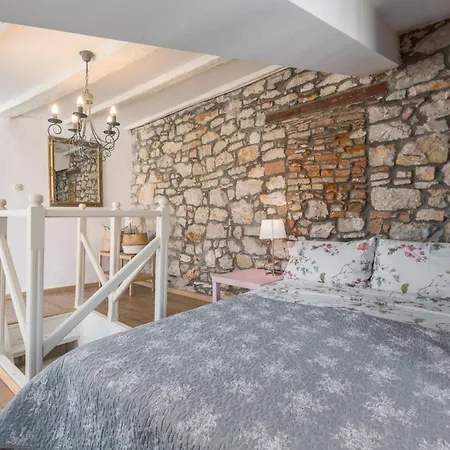 Bianco&rosa ロヴィニ