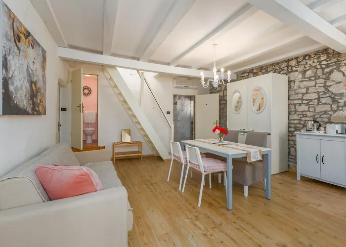 Bianco&rosa Apartment