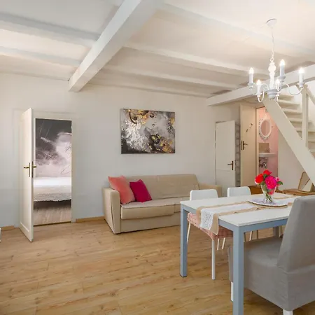 Bianco&rosa Apartment