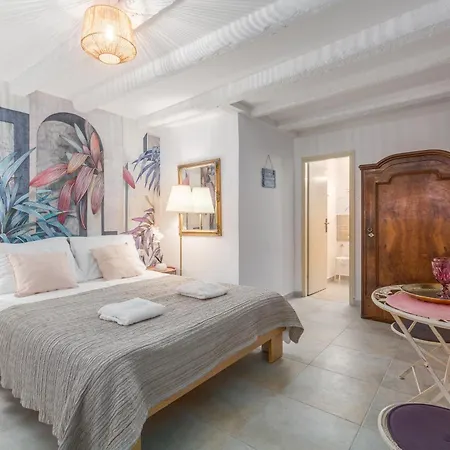 Bianco&rosa Apartment